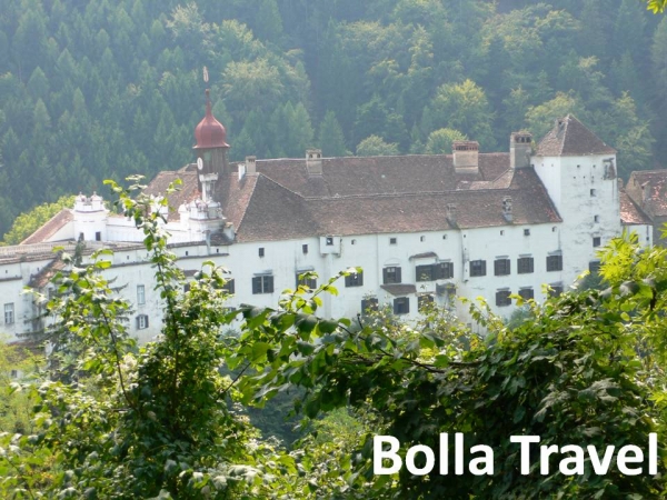 Bolla_Travel1.jpg