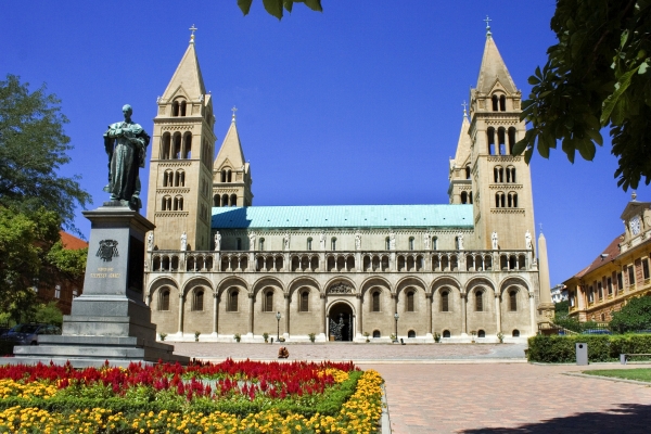 P__cs_Cathedral___Hungary.jpg