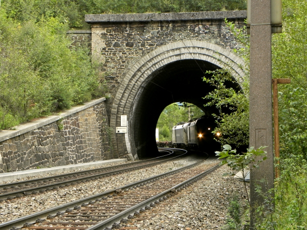 Gloggnitz___KG_Aue___Semmeringbahn___Rumplertunnel_Endportal.jpg