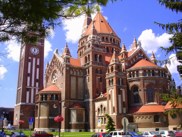 Cathedral_of_Szeged2.jpg