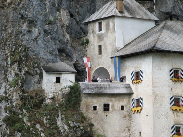 Predjama_var2.jpg