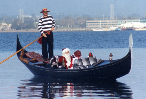 thegondolacowithsanta3.jpg
